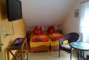 فندق صغير Gästezimmer & Ferienwohnung Berge