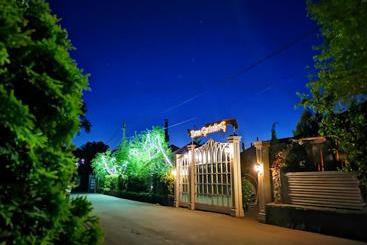 בית מלון כפרי Rgk Baron Gartenberg