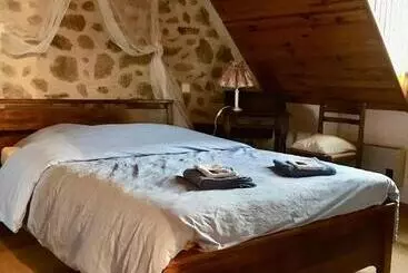 Bed and Breakfast Lo Soulenquo à Fonteilles Sur Le Gr 65