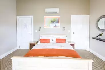 هتل Orange Inn Knysna