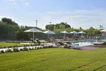 هتل V Luxury Suites