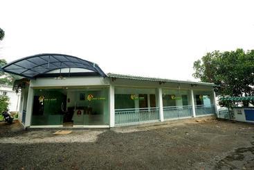 בית מלון כפרי Oyo 14253 Lime Light Resort