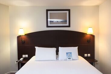 בית מלון כפרי Kyriad Chateauroux