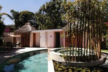 Casa Flores Hotel & Spa