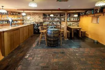 Pensió The Wayside And Whisky Barn