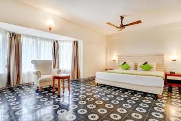 Отель Treebo Trend Palmyra Grand Suites