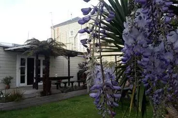 Lady Bowen Bed & Breakfast