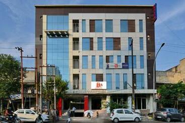 Noida International Couple Friendly Hotel In Noida Sector 11