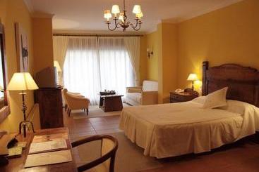 בית מלון כפרי Sant Ferriol Spa & Restaurante