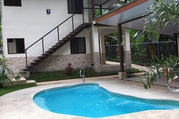 پانسیون Arococles