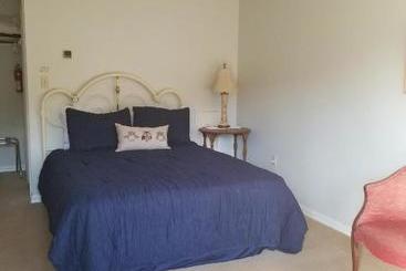 Hawk Mountain Bed & Breakfast