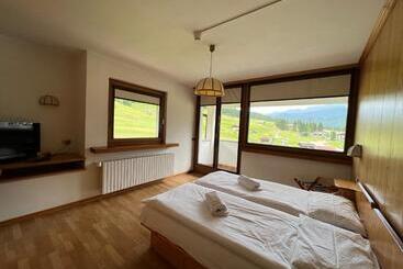 בית מלון כפרי D La Varda Di Topran D Agata Paolo &c Sas