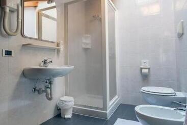 Отель Garni Castel Ferari