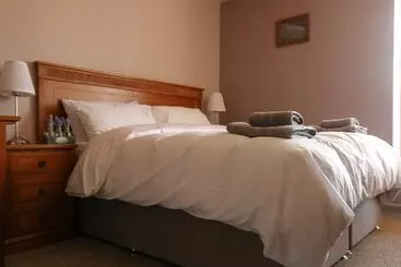 The Hollybush Inn And B&b