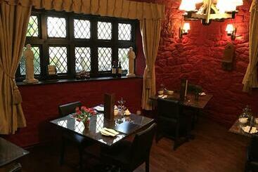 The Oxenham Arms Hotel Devon