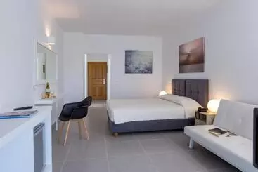 Cape Kanapitsa Hotel & Suites