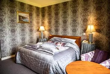 Отель Ballinalacken Castle Country House