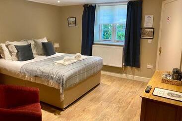 הוסטל The Lion At West Pennard