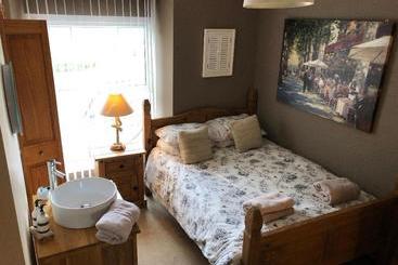 Bed and Breakfast Cross Villa Accommodation