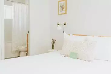 Motel Naramata Courtyard Suites