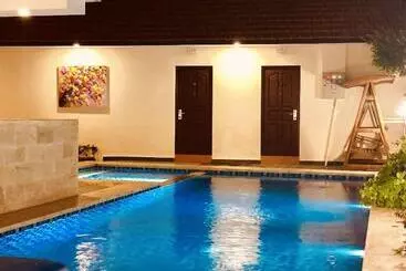 ホテル Familytel Bali