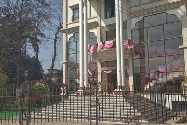 Hotel Greater Kailash The Palace By Oyo Rooms