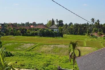 Askara Guest House Hostel