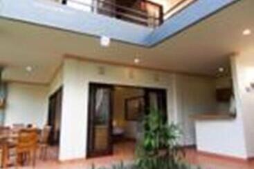 住宿加早餐 Semanggi Cottage