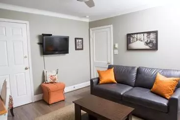 Hotelli Burke Manor Inn & Pavilion