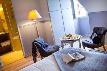 هتل Logis Hostellerie Des Clos Et Restaurant Bistrot Des Grands Crus