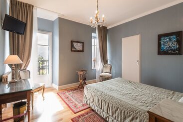 ホテル Logis Hôtel Beau Site