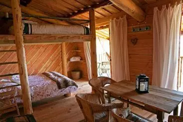 Отель Auberge De La Tour De Brison