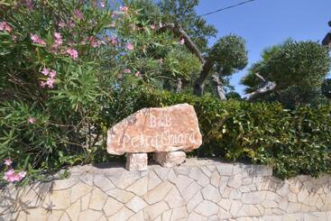 تختخواب و صبحانه Trulli Petra Chiara