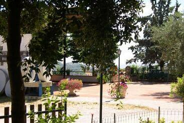 هتل روستایی Agriturismo Le Macine Poggio Cono