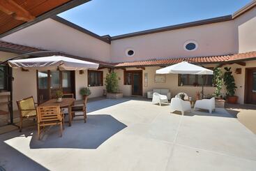 تختخواب و صبحانه Placide Vivere