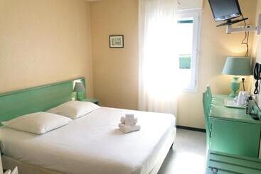 Hôtel Restaurant Bar Du Commerce   Kb Hotel Group