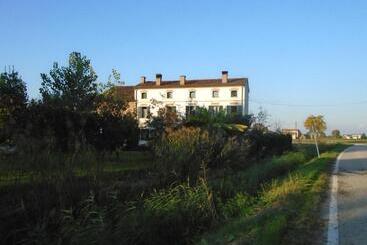 Lantligt Hotell Agriturismo Loghino Sabbioni