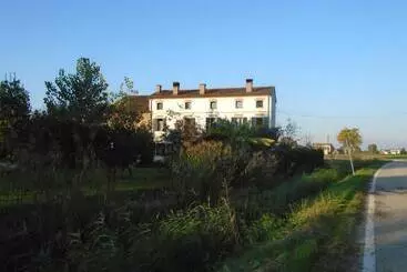 Maaseutuhotelli Agriturismo Loghino Sabbioni