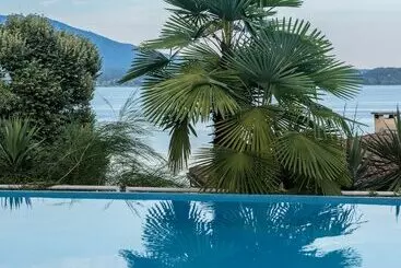 تختخواب و صبحانه Lake Maggiore Dependance