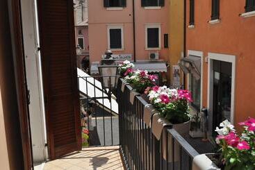 צימר Le Finestre Sul Borgo Rooms