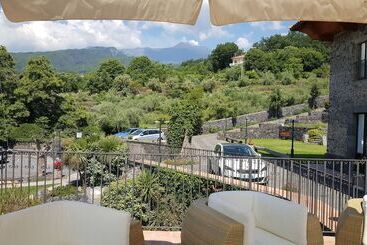 مسافرخانه Antico Borgo Petralia