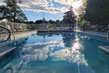 בית מלון כפרי Capt.'s Inn & Suites