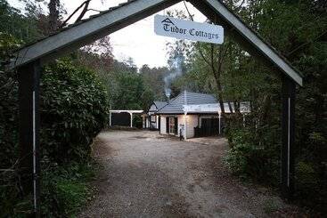 Tudor Cottages Mt Dandenong