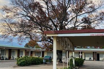 Motel County Lodge Motor Inn