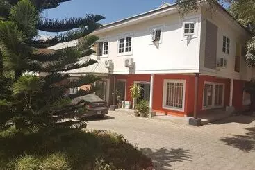 Otel Franzy Suites And Lounge