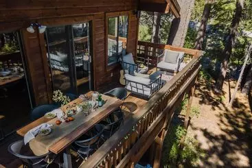 コテージ Tarly  Serene Cabin W Two Patios & Hot Tub In Incline Village