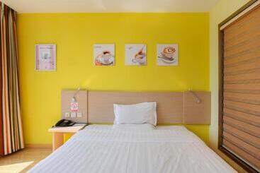 Hotel 7days Inn Danyang Train Station Wuyue Square Branch