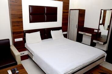 Hotel The New Holiday Ii