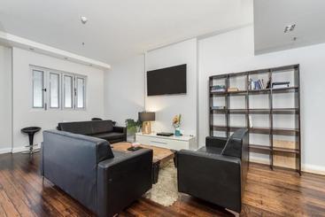 בית מלון כפרי Studios On King