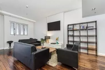 Hotel Studios On King